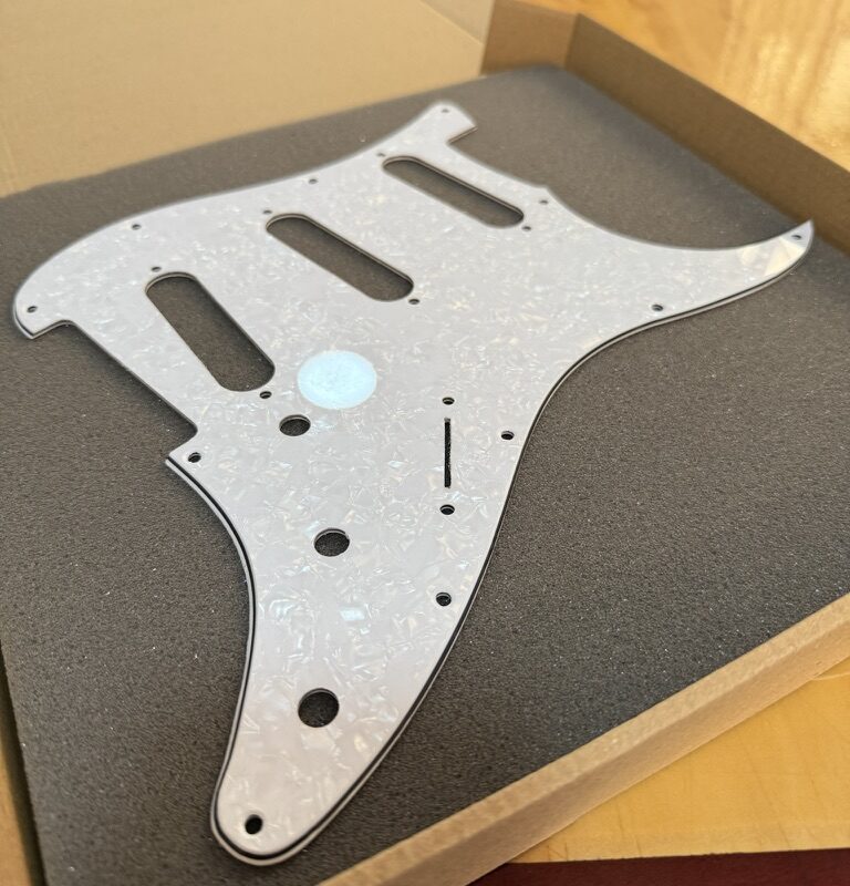 PICKGUARD GUITAR