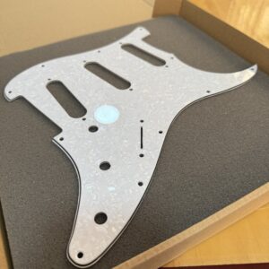 PICKGUARD GUITAR